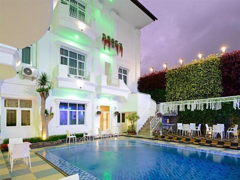 Sahira Butik Pakuan Syariah Hotel Bogor Exterior foto